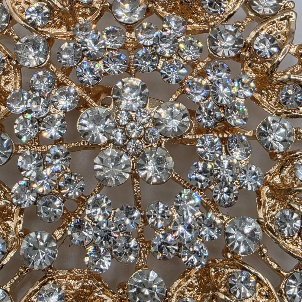 Sparkling Snowflake Brooch Rhinestone Crystal‎ Gold Tone Round Pin Jewelry